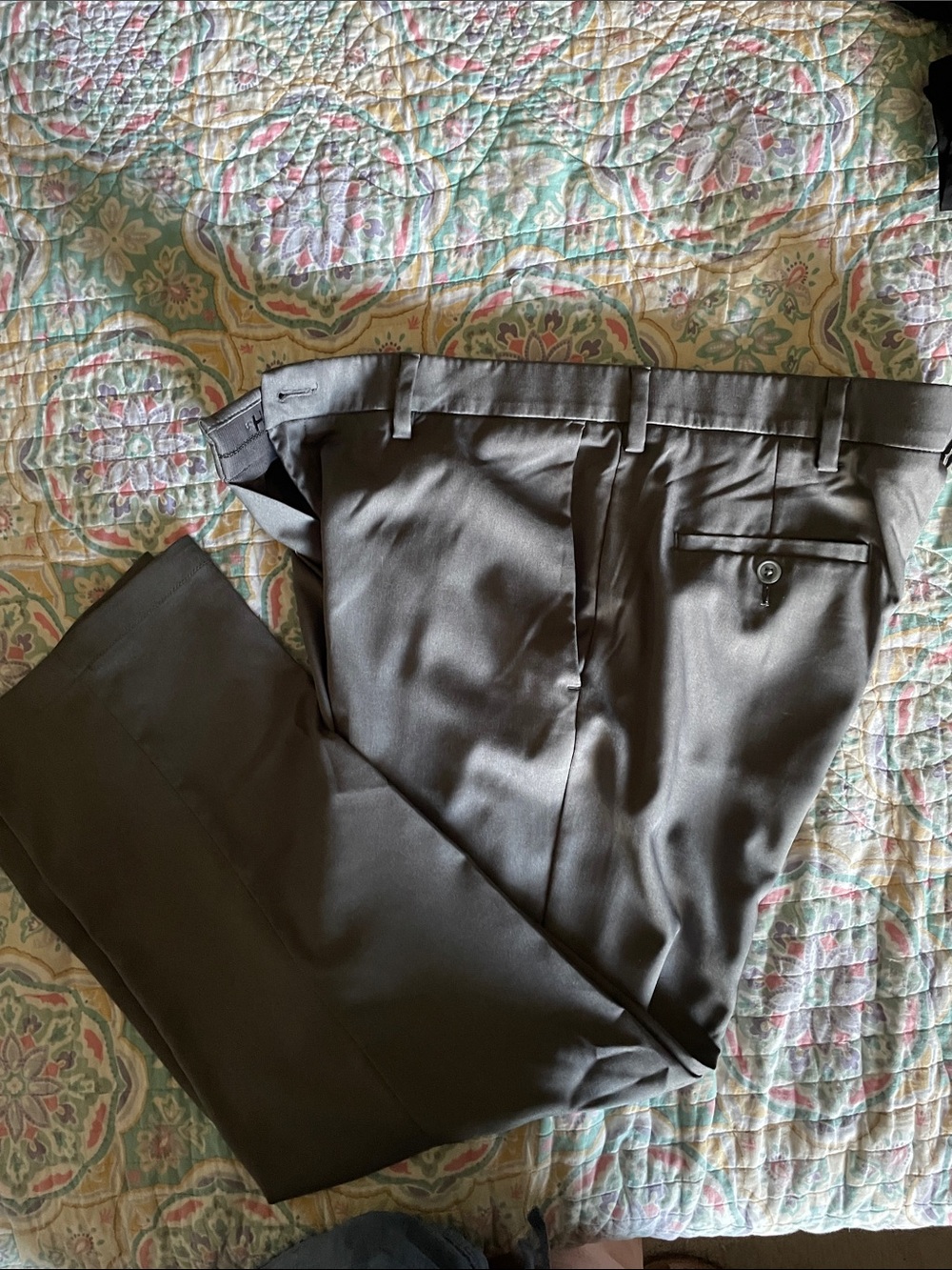 Men's Haggar in Motion Dress Pants - Gray Tailored Trousers. Size 40x 29